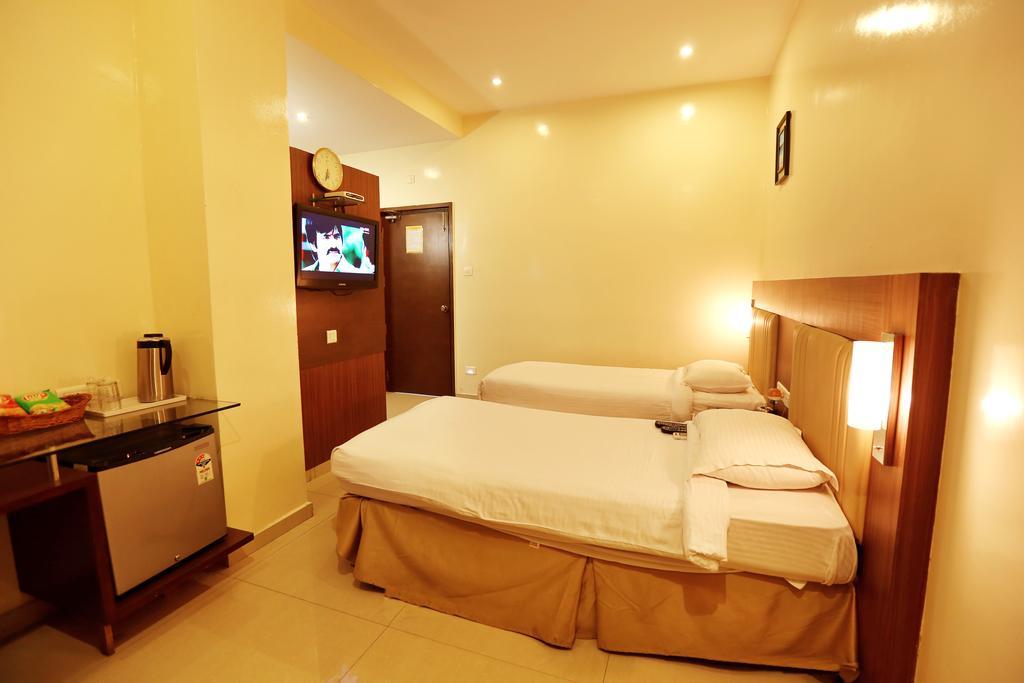 Hotel Swagath Grand Nagole Hyderabad Værelse billede